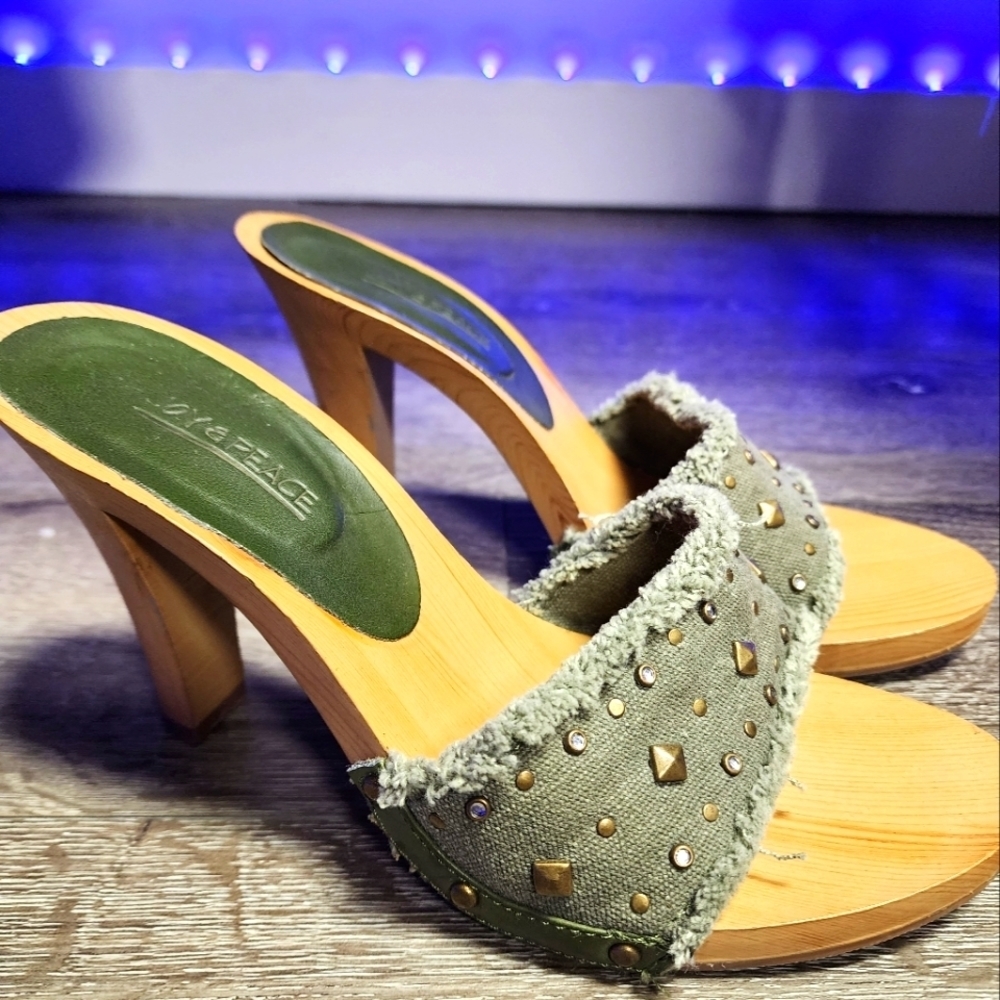𝅺JOY & PEACE, Wood Heels, Size 8